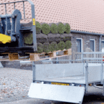 Klant haalt graszoden op met aanhanger bij Graszodenkopen.be